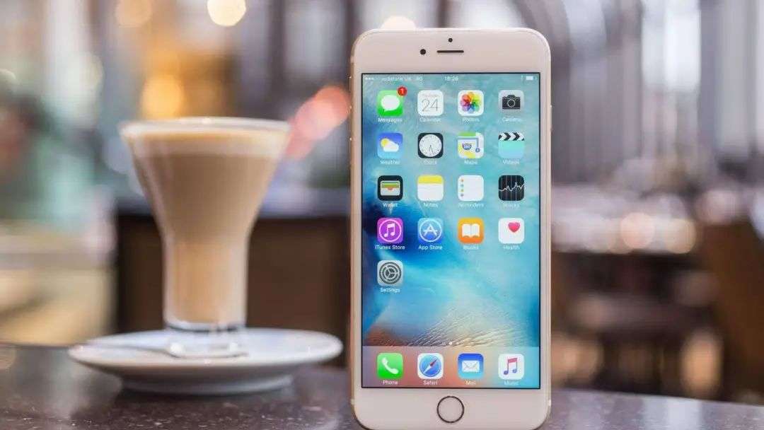 苹果登顶全球手机销售榜，买 iPhone 真的有超级周期吗？