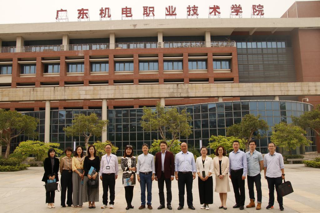 广西工业职业技术学院同行访问我校