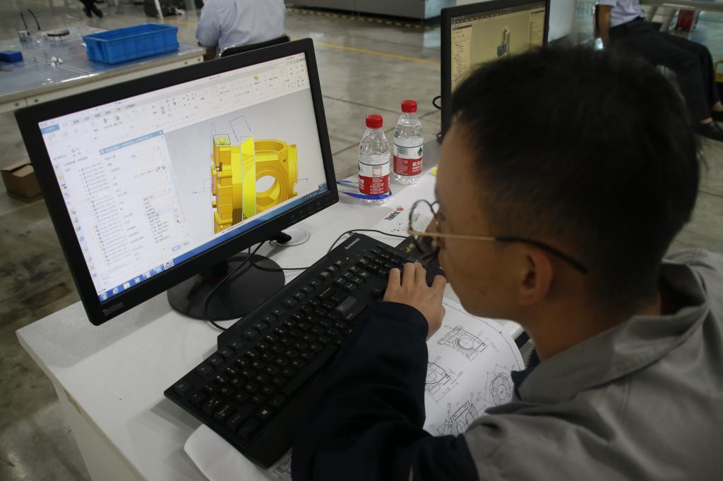我校与企业联合承办广东省技能大赛复杂部件数控多轴联动加工技术赛项